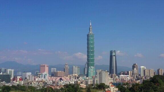 白天一架无人机拍摄台北台湾城市景观以旅游吸引和旅游为主