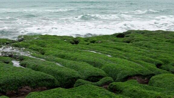 慢镜头老梅绿礁新台北冲击台湾海岸的海浪