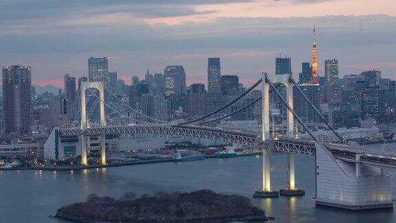 延时拍摄彩虹桥和东京塔