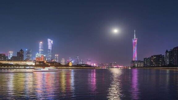 月亮从广州的天空升起