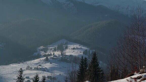 冬天在山上的村庄