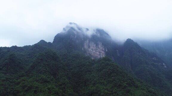 中国四川峨眉山的鸟瞰图