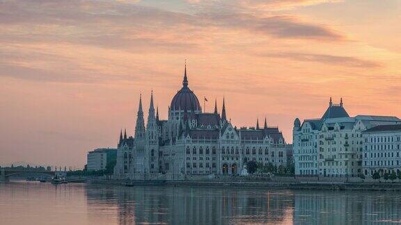 日出下的匈牙利多瑙河