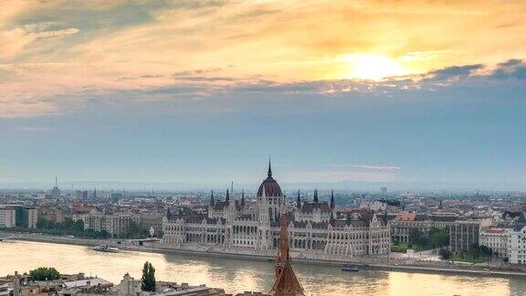 匈牙利布达佩斯时间间隔4K城市日出时间间隔在匈牙利议会和多瑙河