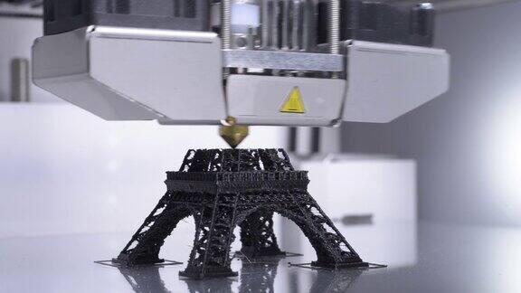3D打印机工作打印埃菲尔铁塔模型-工业4.0