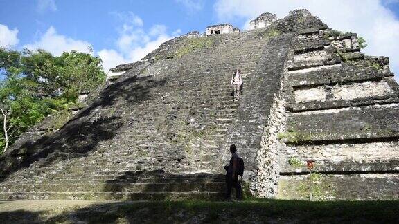 危地马拉蒂卡尔国家公园的蒂卡尔金字塔玛雅遗址神庙玛雅弗洛雷斯佩滕