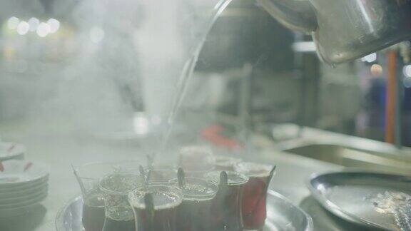 慢镜头60帧秒拍摄伊拉克埃尔比勒伊斯坎街的一家传统库尔德茶馆