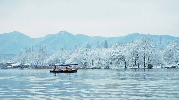 西湖景观与湖中游船