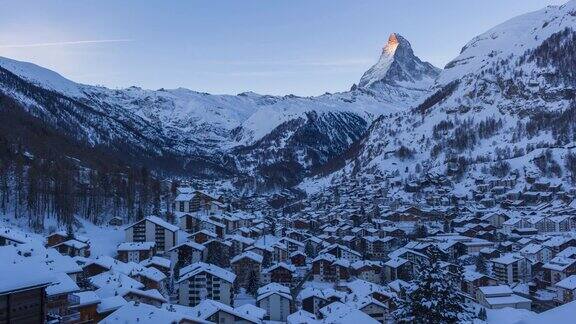 冬雪清晨的泽马特村和马特洪山瑞士阿尔卑斯山、瑞士