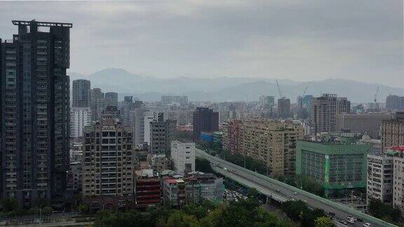 白天台北市交通街道现代公寓大楼航拍4k台湾全景