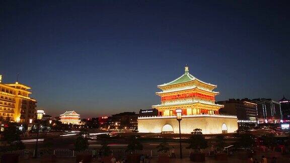 中国西安钟楼夜景的延时摄影