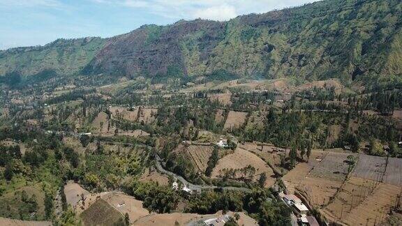 山地景观与山谷和村庄贾瓦岛印度尼西亚