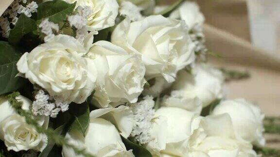特写白玫瑰花束爱