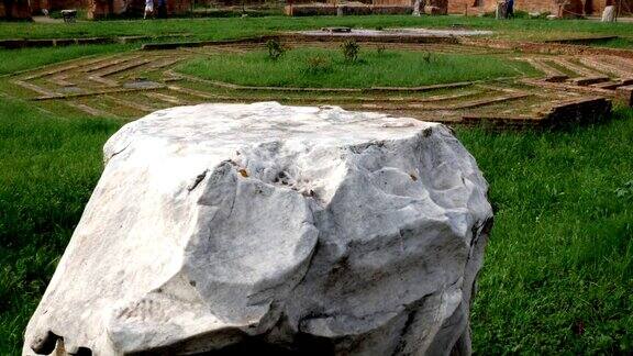 跟踪拍摄于罗马市中心阿文丁地区的八角形喷泉