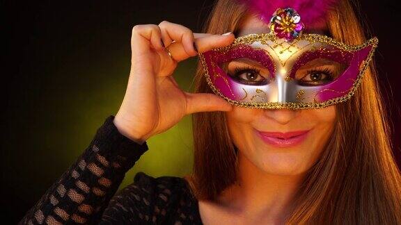 女人脸上带着狂欢面具4K