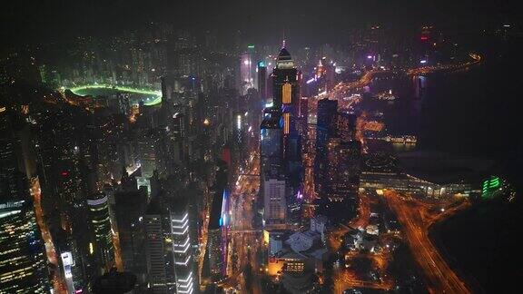 夜间灯光照亮香港市区海湾交通街道空中全景4k