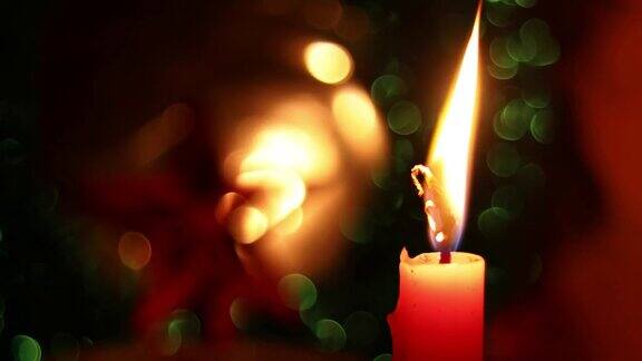 用蜡烛装饰的圣诞装饰品庆祝新年和圣诞节的装饰
