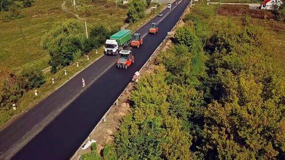 正在建设中的新柏油路鸟瞰图