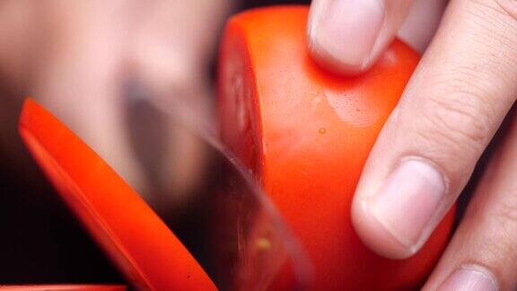特写红番茄切片