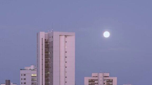 月亮在累西腓的波亚维亚杰升起的时间流逝
