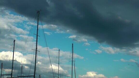 船杆和天空