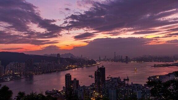 从魔鬼峰鸟瞰维多利亚港的日落