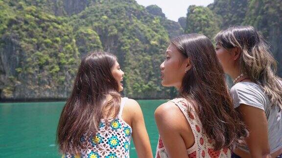 4K亚洲妇女小组在暑假乘船游览热带岛屿泻湖