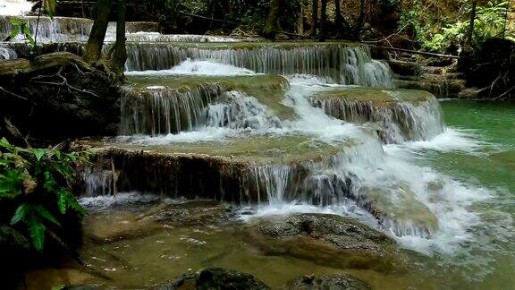 天堂瀑布(HuayMaeKamin瀑布)在北碧府泰国