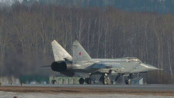 米格-31(猎狐犬)起飞前的俄罗斯空军
