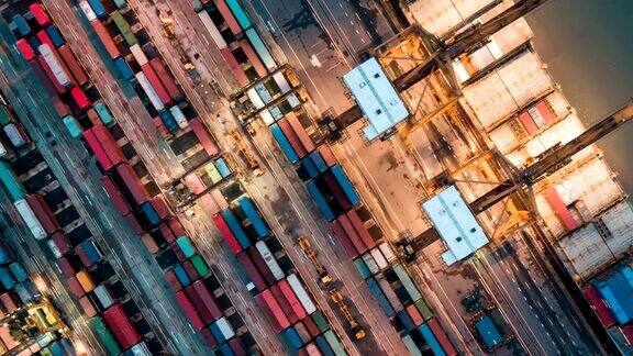 鸟瞰图工业港口与集装箱船时间流逝