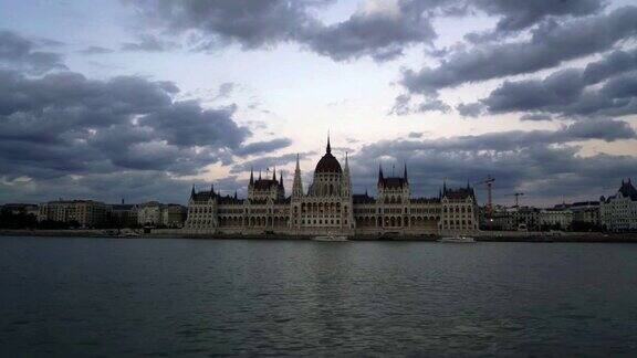 布达佩斯议会大厦-时光流逝
