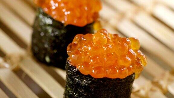 日式鱼子酱寿司