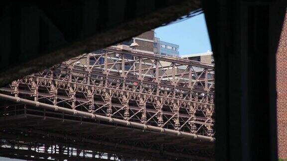 天桥下的布鲁克林大桥