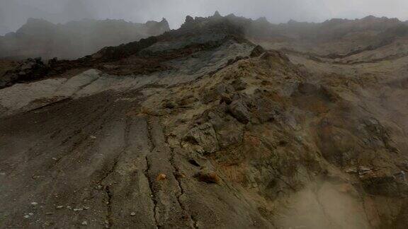 穆特诺夫斯基活火山的破火山口