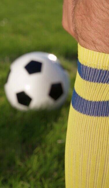 足球运动员穿袜子的特写缓慢的运动足球世界杯