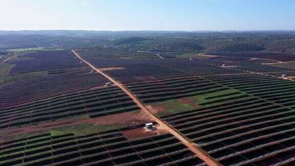 葡萄牙巨大的太阳能光伏发电场的鸟瞰图以创造清洁的生态电力欧洲葡萄牙南部