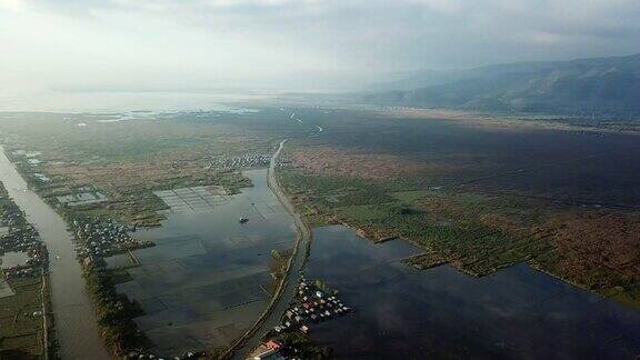 鸟瞰图亚洲漂浮村庄房屋湖在缅甸缅甸的茵莱湖东南亚漂浮花园茵莱湖缅甸(缅甸)