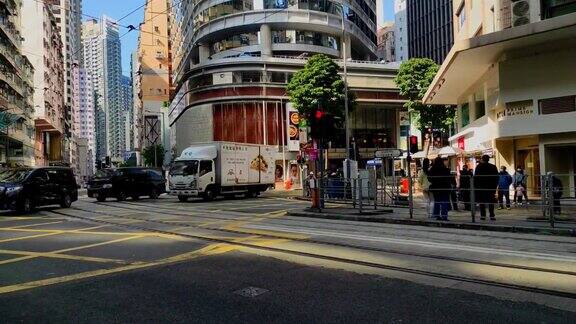 疫情期间香港湾仔市场地区的街道和交通每天都熙熙攘攘