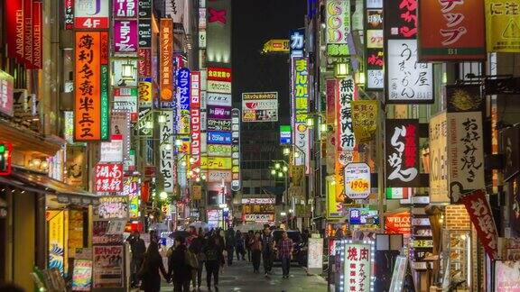 4K时间间隔:日本东京晚上歌舞伎町的人群
