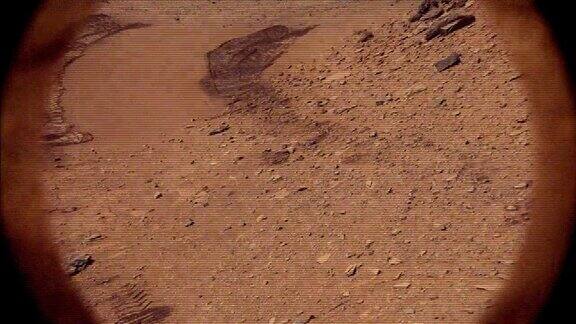 美国宇航局好奇号火星车拍摄火星表面的故障和噪音-插图