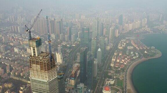 日落时间青岛城市景观市中心摩天大楼建设顶部高空中全景4k中国
