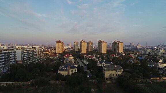 独立复式住宅的实时鸟瞰图