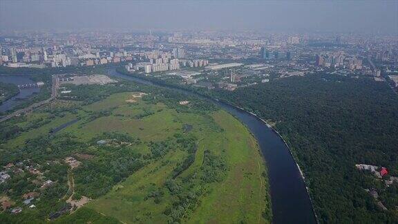 俄罗斯夏日莫斯科城河桥公园空中全景4k