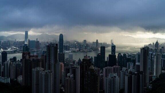 时间流逝:雨在香港高景大厦