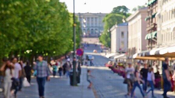 奥斯陆市政厅和街景的人和旅行者奥斯陆挪威