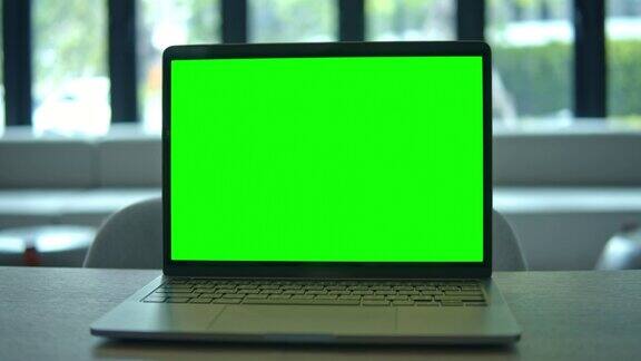 绿色屏幕的电脑笔记本追踪镜头没有人