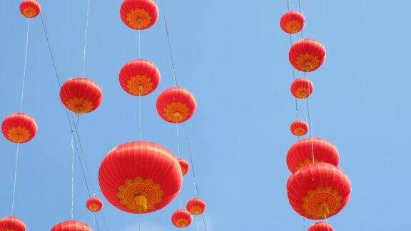 中国的红灯笼在天空庆祝春节