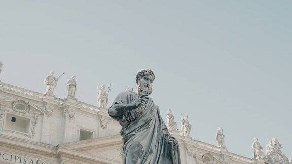 罗马圣彼得广场上的圣彼得雕像