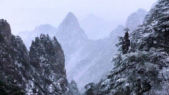 黄山罕见降雪是联合国教科文组织世界遗产冬季大雪景区