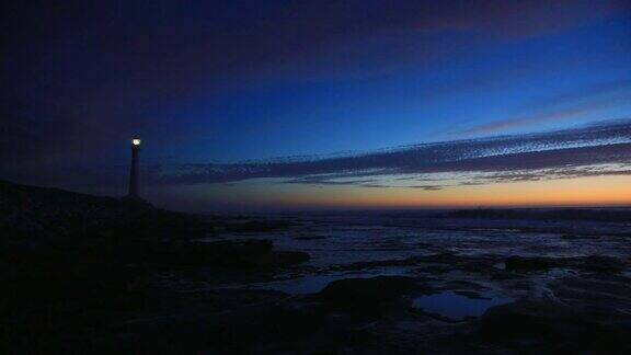日落时分南非开普敦海边的灯塔
